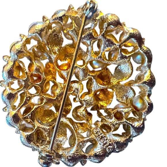 Elegant Vintage LISNER Gold and Pearl Brooch - MINT CONDITION - Picture 2 of 5